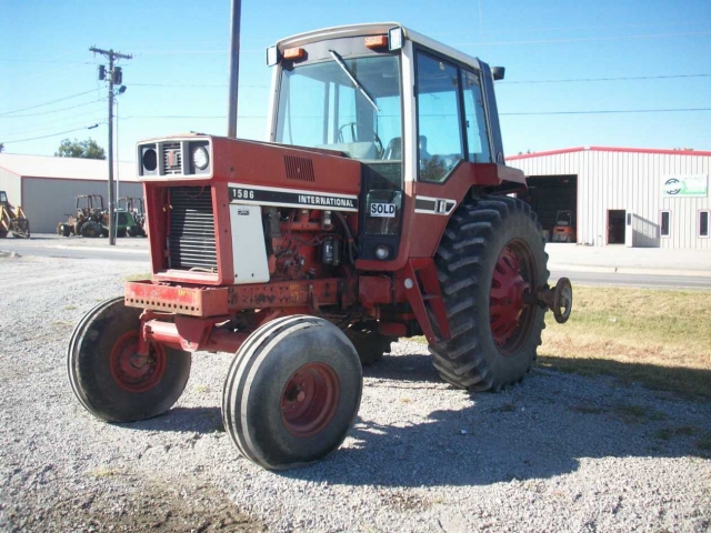 International Harvester (IH) 1586 Picture 1