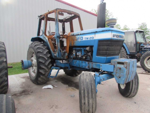 Ford - New Holland TW20 Picture 2