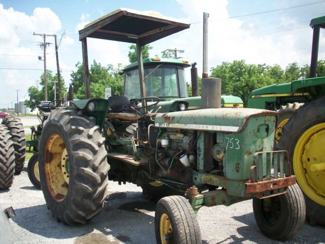 John Deere 2130 Picture 1