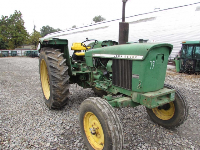 John Deere 2130 Picture 2