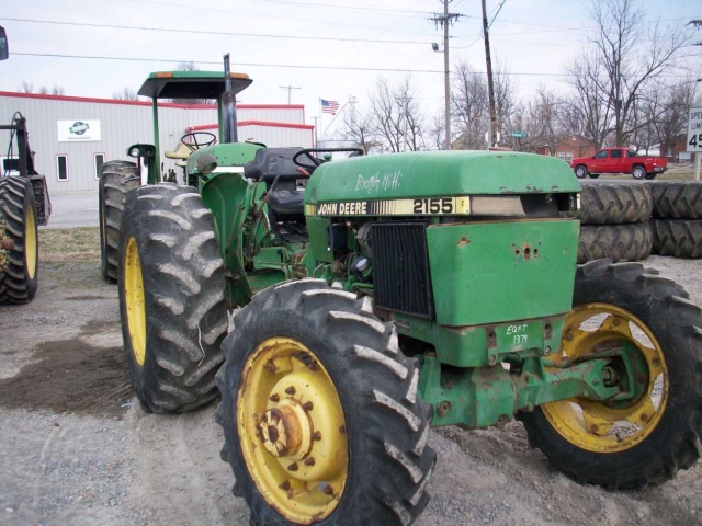 John Deere 2155 Picture 2