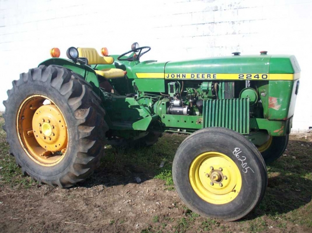 John Deere 2240 Picture 1