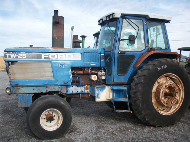 Ford - New Holland TW25 Picture 1