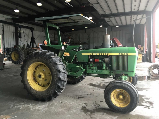 John Deere 2640 Picture 2