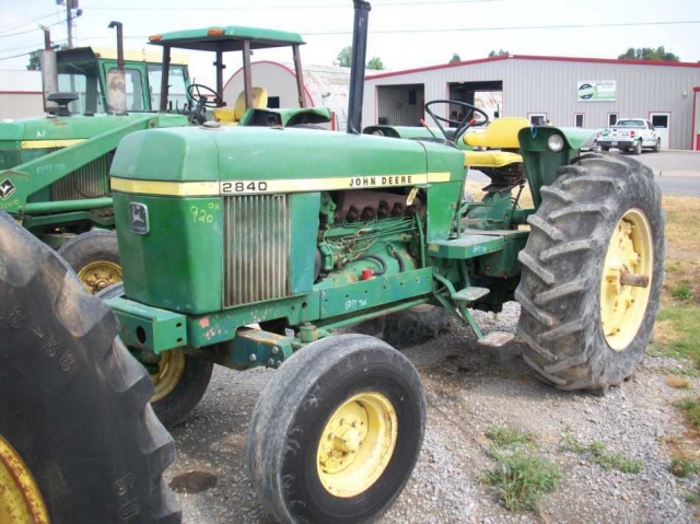 John Deere 2840 Picture 2