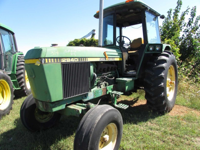 John Deere 2940 Picture 2