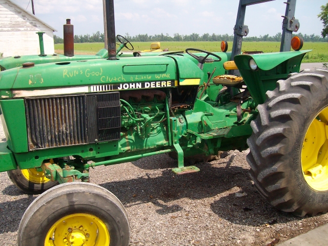 John Deere 2355 Picture 2