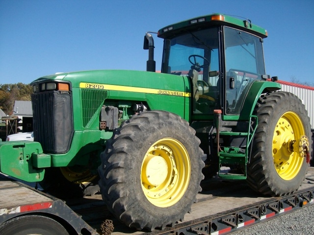 John Deere 8200 Picture 1