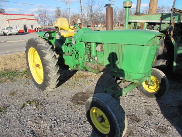 John Deere 3010 Picture 2