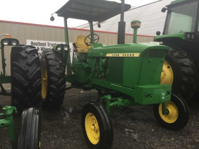 John Deere 3010 Picture 2