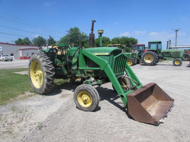 John Deere 3010 Picture 1