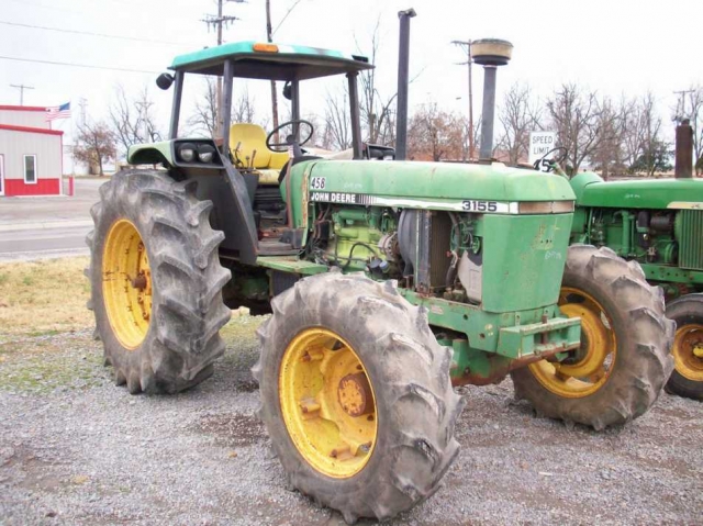 John Deere 3155 Picture 2