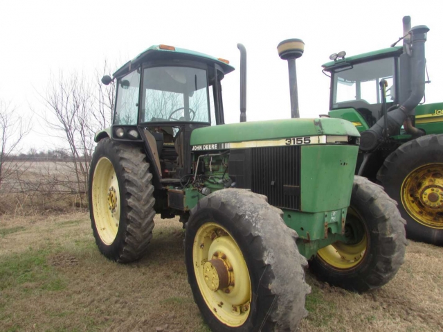 John Deere 3155 Picture 1