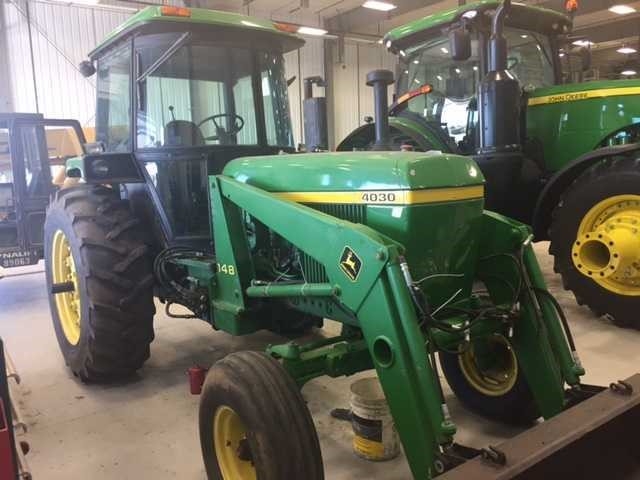 John Deere 4030 Picture 2