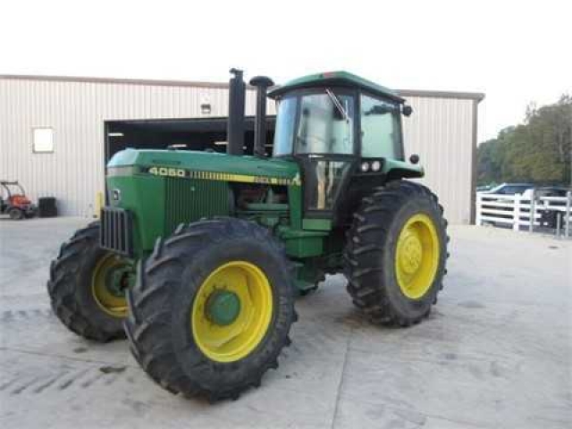 John Deere 4050 Picture 2