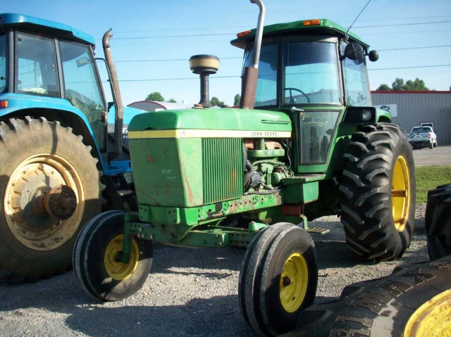 John Deere 4230 Picture 2