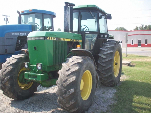 John Deere 4250 Picture 2