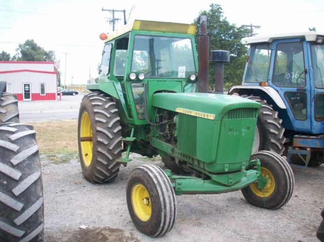 John Deere 4320 Picture 2