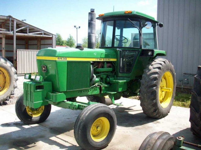 John Deere 4430 Picture 2