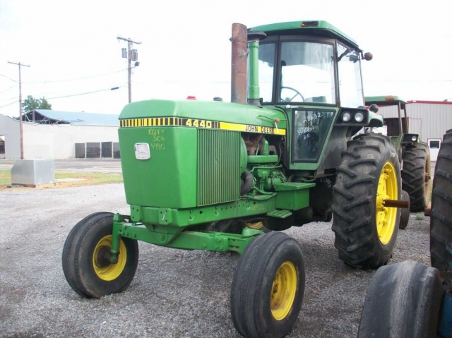 John Deere 4440 Picture 2