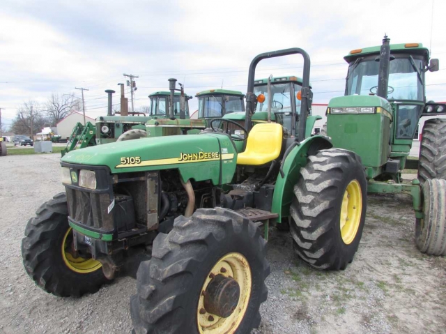 John Deere 5105 Picture 2