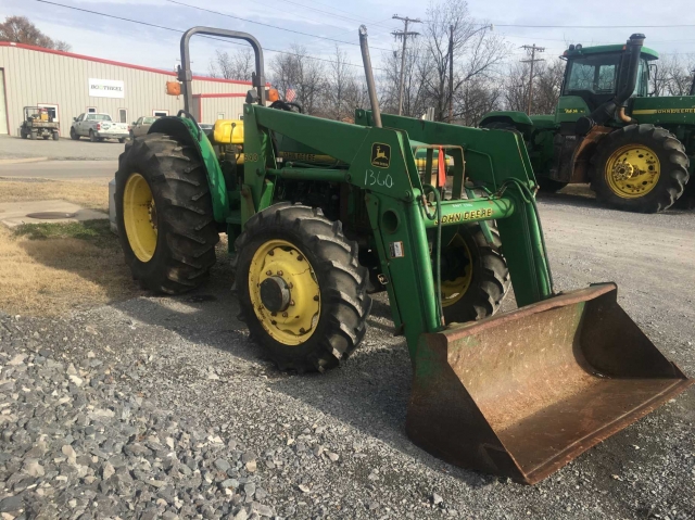 John Deere 5200 Picture 1