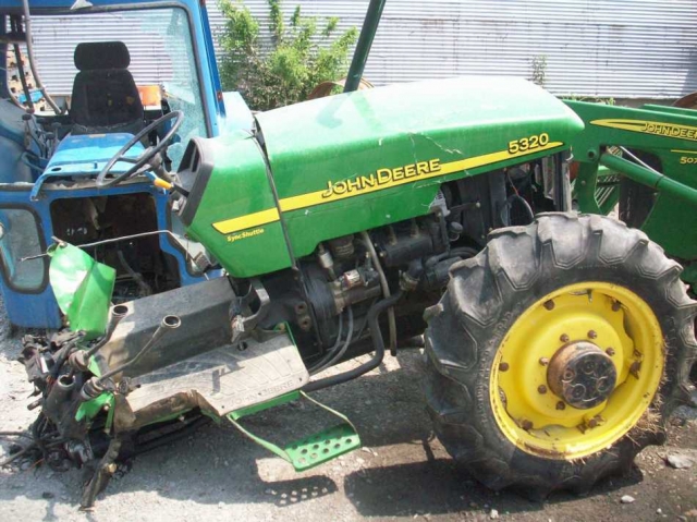 John Deere 5320 Picture 1