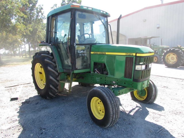 John Deere 6210 Picture 1