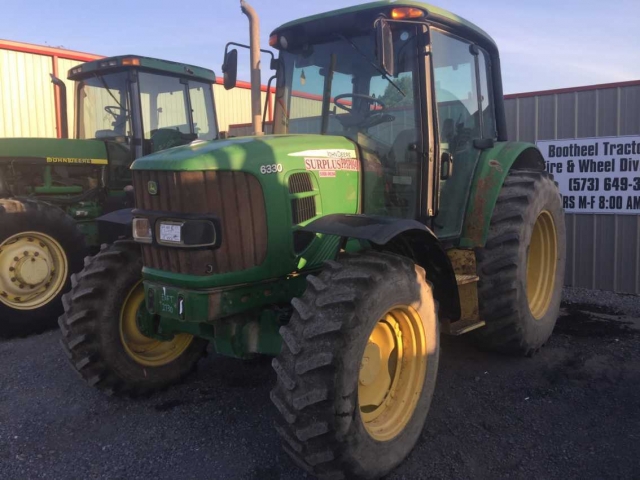 John Deere 6330 Picture 2