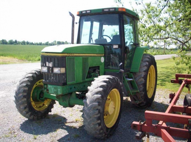 John Deere 7200 Picture 1