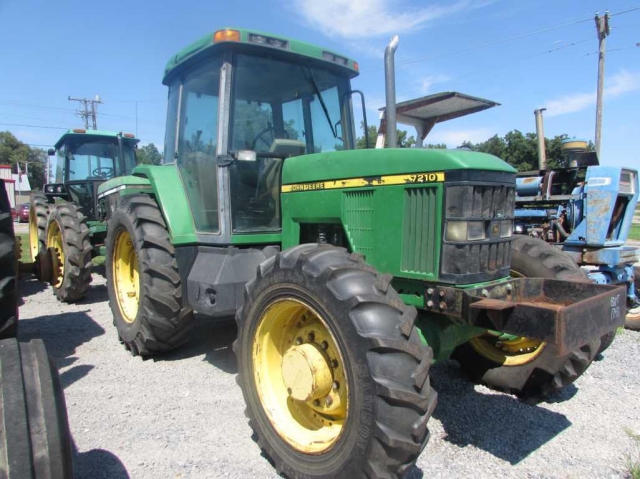 John Deere 7210 Picture 2