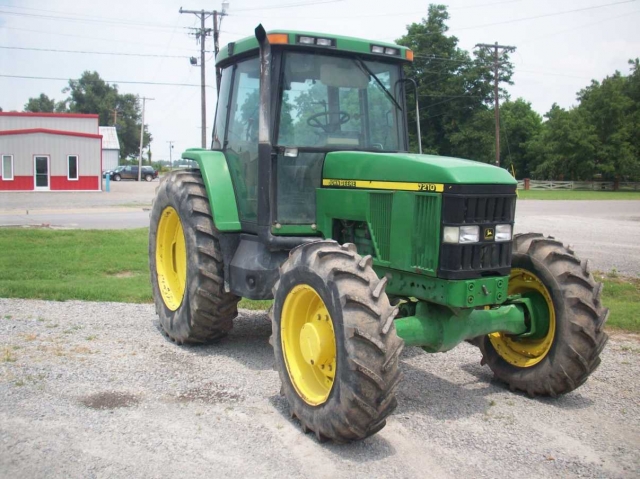 John Deere 7210 Picture 2