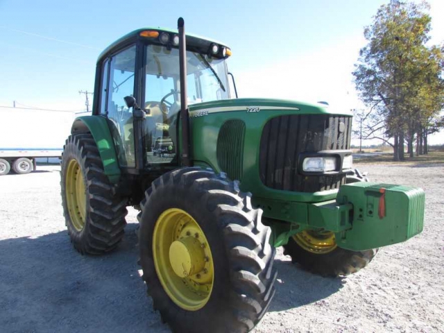 John Deere 7220 Picture 2