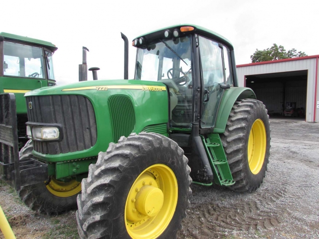 John Deere 7220 Picture 1