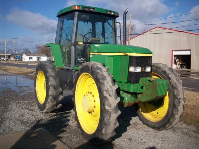 John Deere 7410 Picture 2