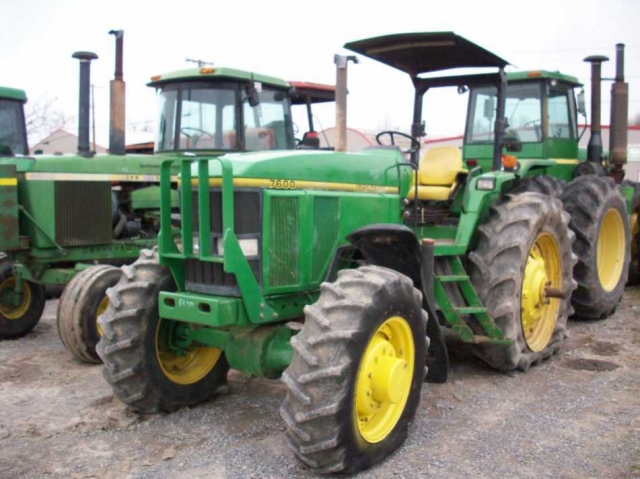 John Deere 7600 Picture 2