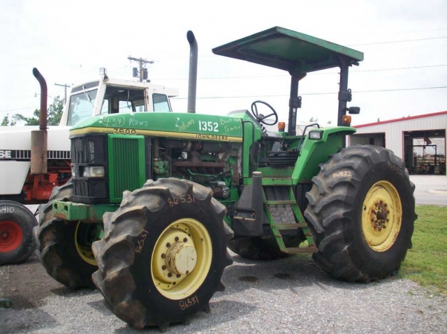 John Deere 7600 Picture 2