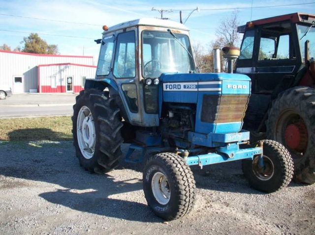 Ford - New Holland 7700 Picture 2
