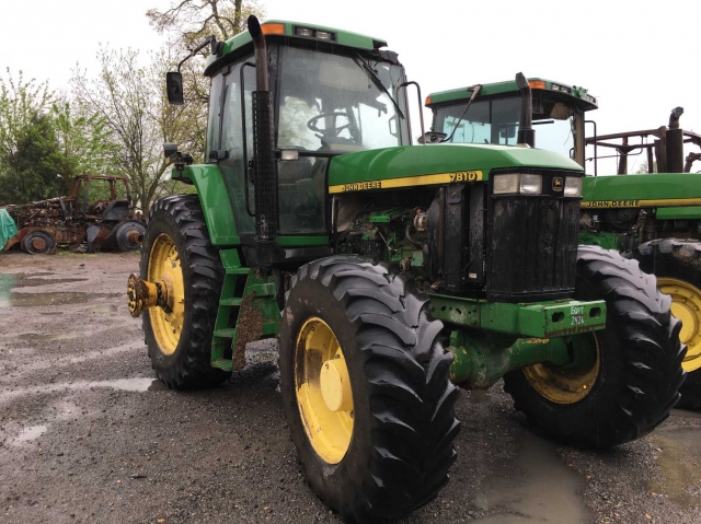 John Deere 7810 Picture 2