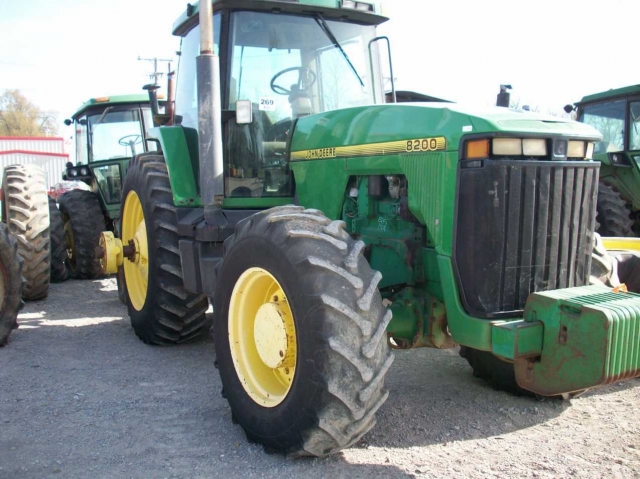 John Deere 8200 Picture 2