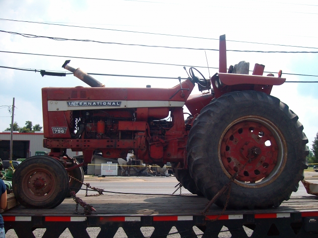 International Harvester (IH) 756 Picture 1