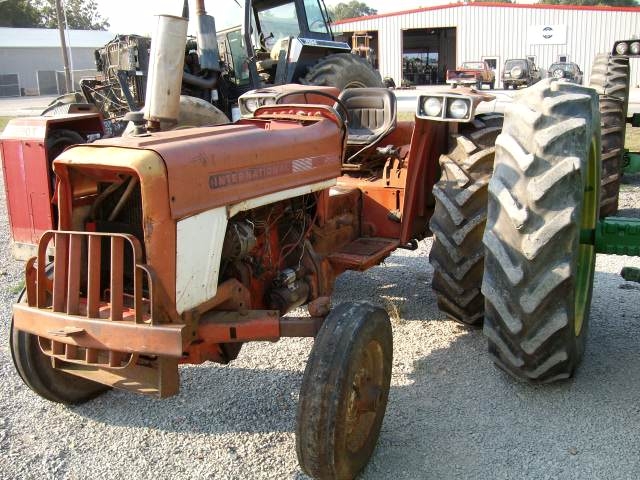 International Harvester (IH) 574 Picture 1