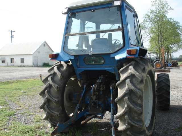 Ford - New Holland 8210 Picture 2