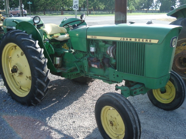 John Deere 1520 Picture 2