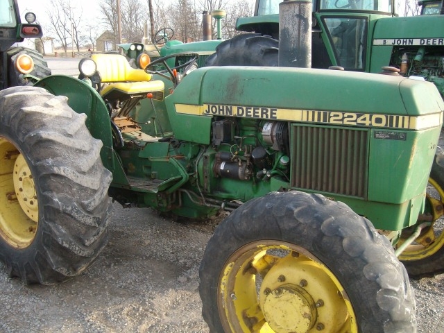 John Deere 2240 Picture 2