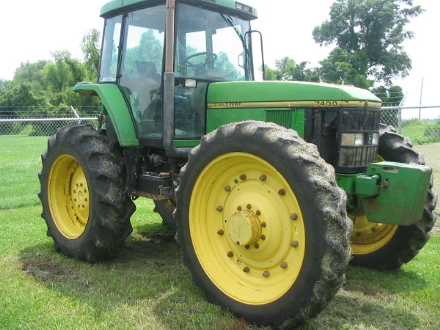 John Deere 7400 Picture 2