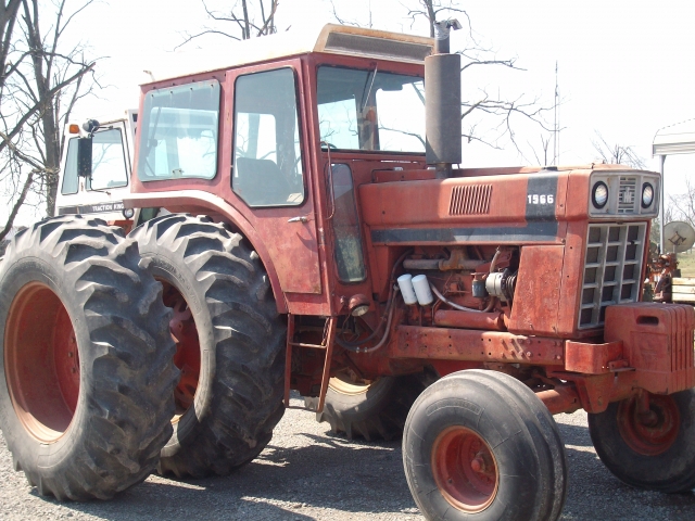 International Harvester (IH) 1566 Picture 2