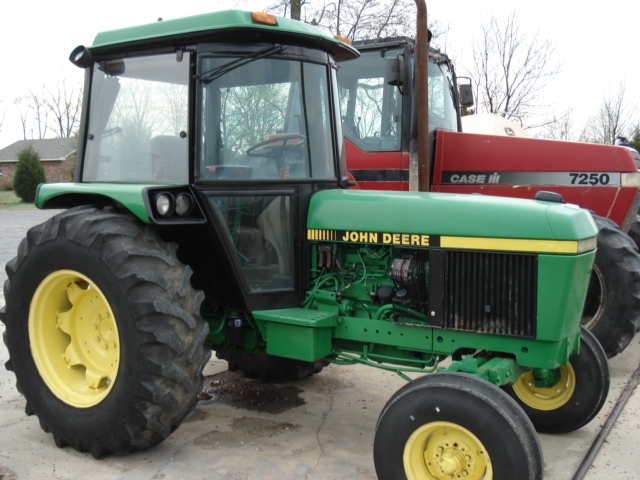 John Deere 2550 Picture 1