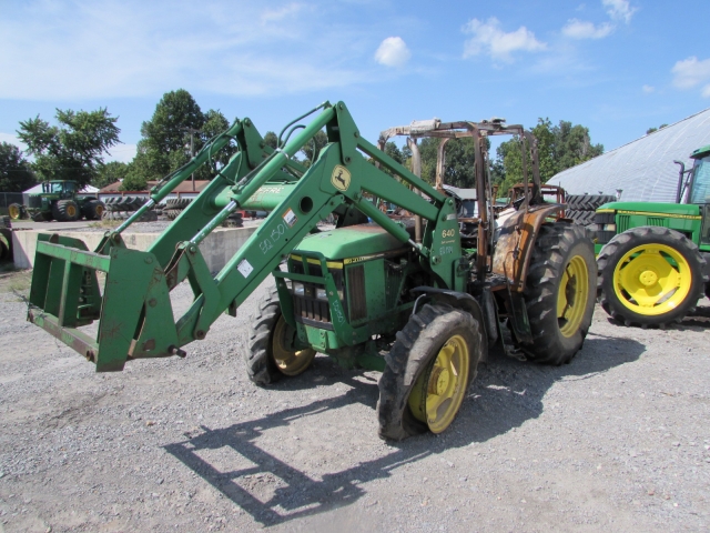 John Deere 6310 Picture 2