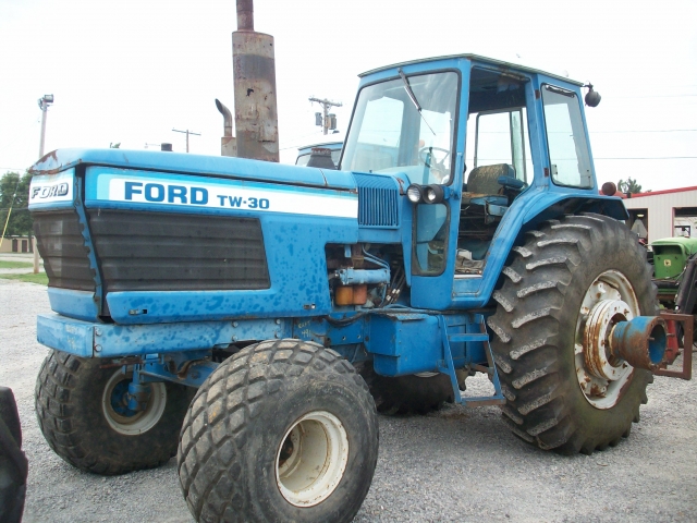 Ford - New Holland TW30 Picture 2
